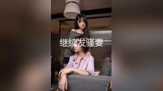 黑丝小少妇露脸跟两个小哥玩3P，让小哥调教听狼友指挥