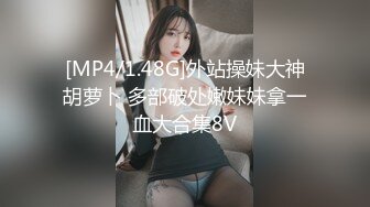 把丰满大长腿甜美小姐姐抱在怀里坐腿上亲吻把玩，脱光光白嫩肉体抠逼插入狠狠抽插