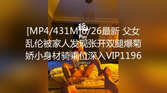 新来的少妇全程露脸与两大哥激情3P，69口交舔蛋蛋，主动上位抽插嘴里还要塞个大鸡巴，伺候了一个又一个好骚